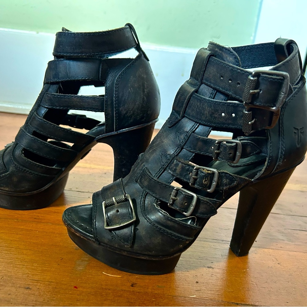 Frye black 4.5 in heal sandals, size 7